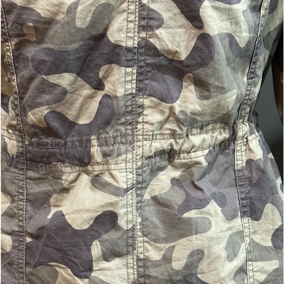 Jade & Ivory Camo lightweight jacket sleeves are embroidered with flowers medium - Picture 8 of 15